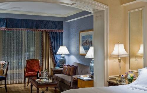 boston-harbor-hotel-bedroom-suite