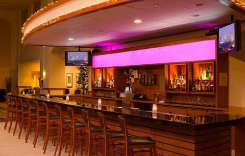 Embassy Suites Boston bar